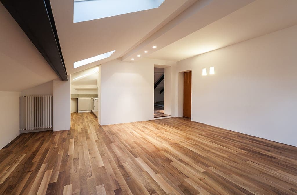 Espace intérieur boisé