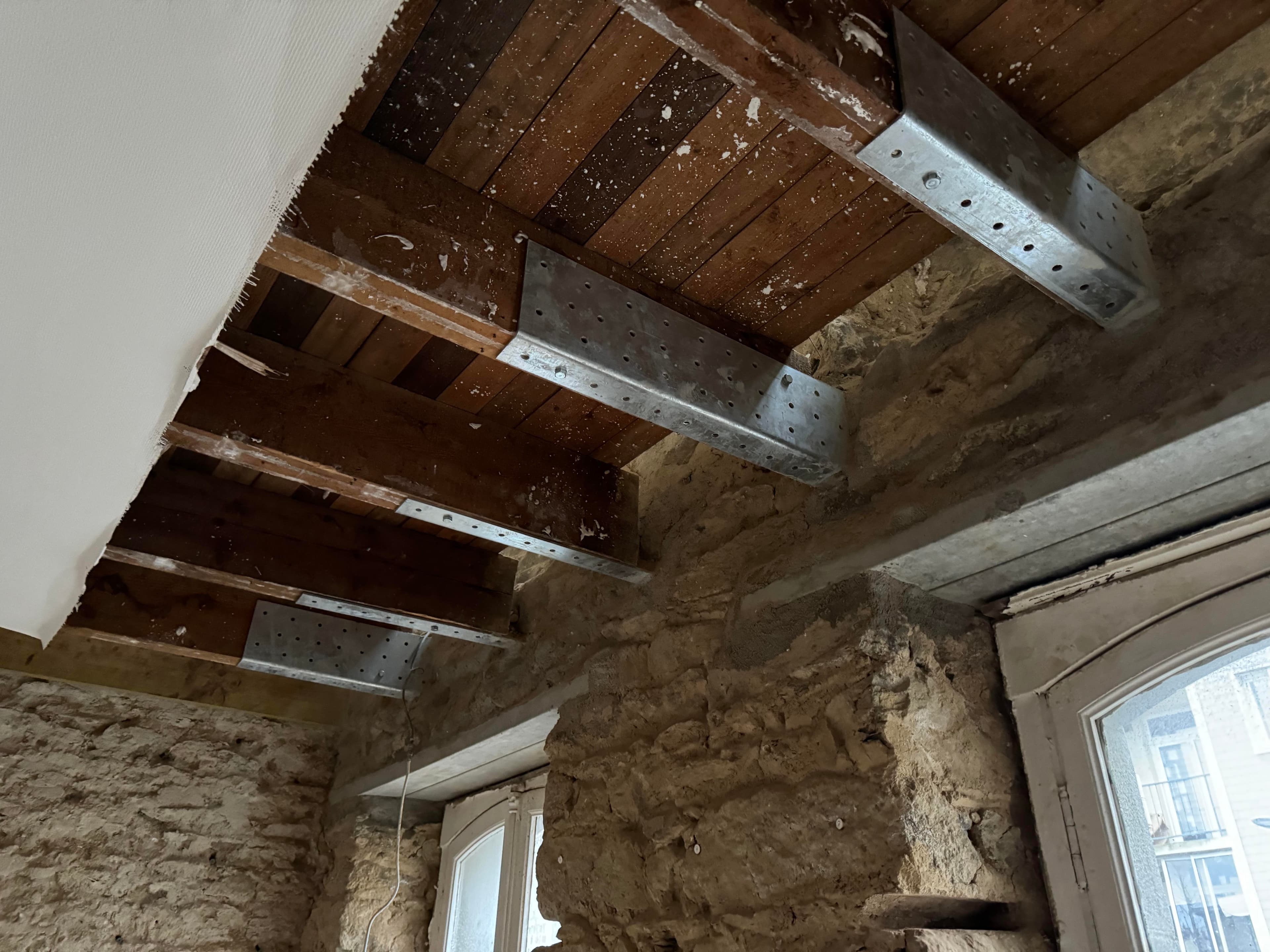 Renfort métallique des poutres